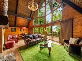 Honey Bear - Unique Boutique Chalet in Gatlinburg with Mt Leconte view