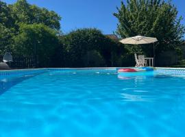 Entire apartment with swimming pool near Aubeterre