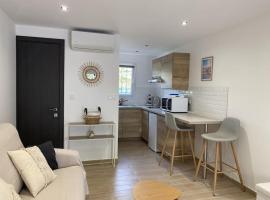 Studio cosy a 500m de la plage, hotel em Fréjus