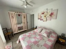 chambre et salle de bain indépendantes à 200m de la plage de Fabrégas