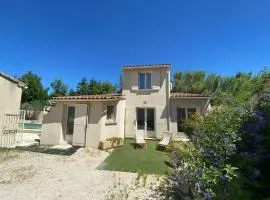 La maison en couleurs 3 étoiles, du calme à 10 minutes d'Avignon