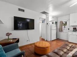 Sunlit Palm Cottage in Uptown Phoenix