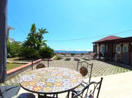 La Pace, il Sole, il Mare - Sanremo Casa Indipendente vista mare, posto auto privato, ampio spazio esterno attrezzato, a pochi minuti dalle spiagge