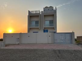 Fanar Alsuwaih, βίλα σε Qumaylah