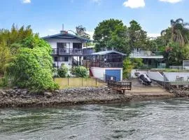 Bliss At Broadbeach - Large canal facing property