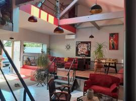 Beau loft lumineux et spacieux à 2 pas de Rouen, ξενοδοχείο σε Le Houlme