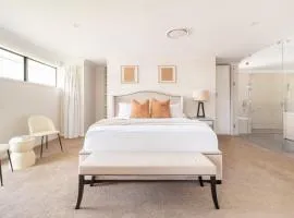 Luxury Spacious 5 Bedroom Family Modern Villa Sleeps 10