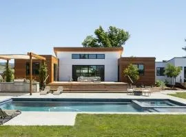 Luxury Villa Year-Round Heated Pool Hot Tub Fire Pit Lawn