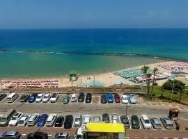 דירה מול הים בת ים 613