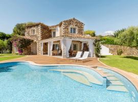 Villa Ulivo con piscina e giardino privato a 500 mt dal mare