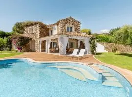 Villa Ulivo con piscina e giardino privato a 500 mt dal mare