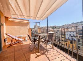 Sleep & Stay- Luxury top floor apt with terrace, hotel in Girona