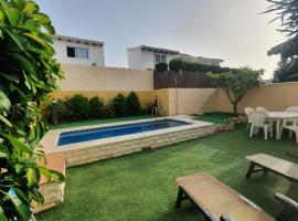 Bungalow con piscina 28, hotel en Gran Alacant