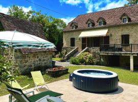 Superbe g&icirc;te &agrave; la campagne avec grand jardin et spa priv&eacute;，Vernet-le-Bas的SPA 飯店