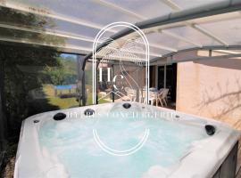 Villa 4 Chambres Jardin Jacuzzi Hyères PK CLIM By HC, hotel a Hyères