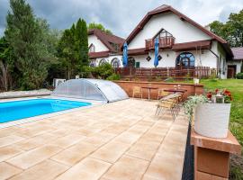 Penzion Karlov，Karlov的附設泳池的飯店