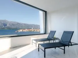 Luxury beachfront penthouse apartment with whirlpool and spacious rooftop terrace, Vinjerac