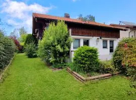 Monteursunterkunft Straßlach- Fitters' accommodation with shared Kitchen & Garden