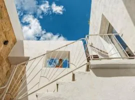 Authentic 1st FL apartment at the 3 cities Marina