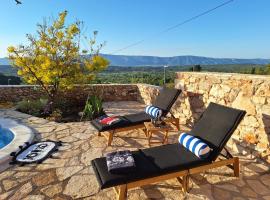 Holiday house "Acacia", for two with pool, Dol, hotel a Stari Grad (Cittavecchia)