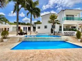 Exclusive Paradise Palms Villa