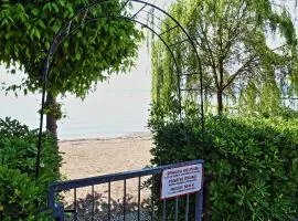 Appartamento con spiaggia privata vista lago nuovissimo