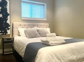 Separate Entry Private 2 Bedrooms Free Parking Near Skytrain Metrotown