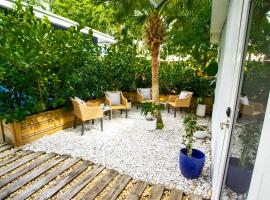 Cozy Tiny Home - Hidden Gem!, hotel in Miami