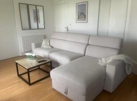 WonderSuite appartement - centre ville avec parking couvert -15mn de Paris et 10 mn de Stade de France, wifi, Netflix, hotel in Deuil-la-Barre