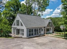 Tranquil Mountain Escape Luxurious 2 Bedroom 2 Bath Cottage on 9 Acres