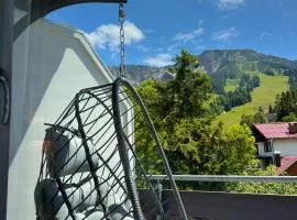 Bergnest Iseler mit Panoramablick