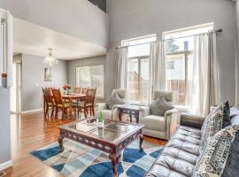 15 Mi to Downtown Denver Home with Yard and Patio, viešbutis mieste Aurora