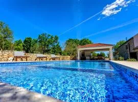 Charming stone house with private pool & jacuzzi - Holiday Home Vera