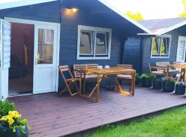 Poilsio namelis prie jūros Palangoje - rami vieta šalia pajūrio pušyno, dviračių takas, terasa, nemokamas parkingas, hotel in Palanga