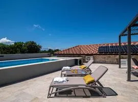 Holiday home in Loviste 39467