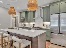 Alto-Private Rooftop Deck-8 Mins to Broadway