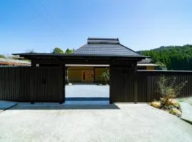 小塩の灯り 石垣の別荘