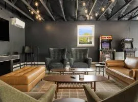 Sauna & Hot Tub Chalet with Game Room, 6BR