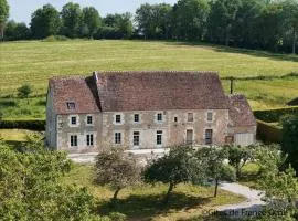 Gîte familial de charme pour 13 pers. avec cheminée historique, terrasse, jardin et 3 salles d'eau. - FR-1-497-209