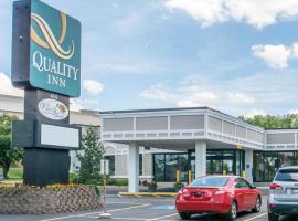 Quality Inn、ジェネセオの駐車場付きホテル