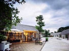 Maalamaii Hotel, hotel in Ban Chang Kham