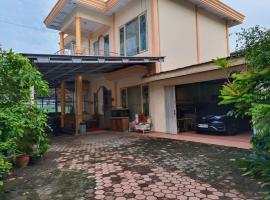 Omah Dowangan Guest House, hotel in Ngabean