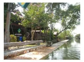 Baansuan Amphawan Resort