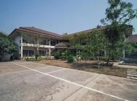 Super OYO 662 Malee Bunga Hotel