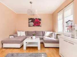 Rose Apartment in Kołobrzeg by Noclegi Renters