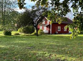 Pr&auml;stg&aring;rden 303 V&auml;stra Tunhem, villa em V&auml;stra Tunhem