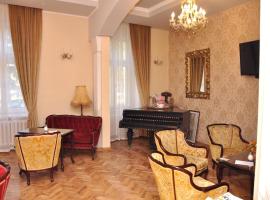 Guest House Anna Caffe，Bezdan瓦西里耶夫美術館附近的飯店