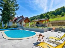 3 Bedroom Beautiful Home In Piscanovec