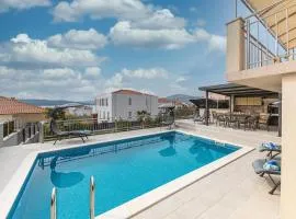 5 Bedroom Amazing Home In Okrug Gornji