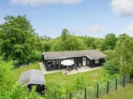 3 Bedroom Cozy Home In Knebel